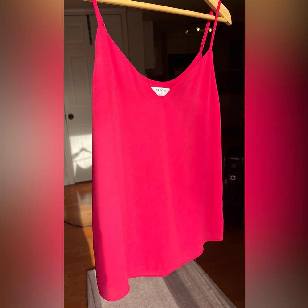🍸Aritzia Babaton Fuchsia Everly Camisole. XS